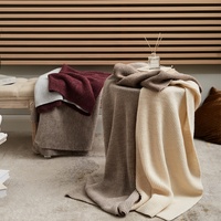 MLD Premium Umweltfreundliche Patchwork-Strickdecke aus Wollmischung mit Antibakterieller Wirkung im Modernen Stil für Sofa und Heimdekoration