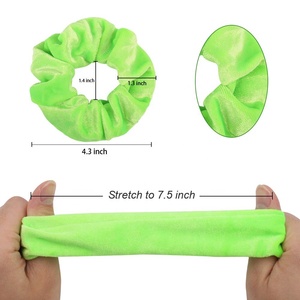 Vente en gros d'attaches à <span class=keywords><strong>cheveux</strong></span> élastiques en velours néon doux de style coréen bandeaux fluorescents élégants pour enfants <span class=keywords><strong>cheveux</strong></span> en tissu à la mode hiver - Product Image 2