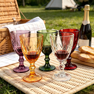 Gobelet à vin en plastique transparent bleu vintage, jetable, pour événements et fêtes, style rétro, idéal pour les fournitures de verres. - Product Image 4