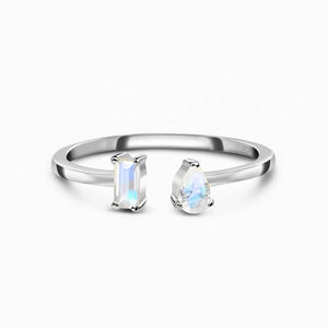 Anillo de Compromiso de Plata de Ley 925 con Baño de Oro Rosa y Piedra Lunar, Corte Brillante en Forma de Pera, Ajustable - Product Image 3