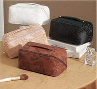 Sac de maquillage portable en cuir PU rose imperméable personnalisé avec étiquette privée 2023, pochette de voyage, organiseur de maquillage