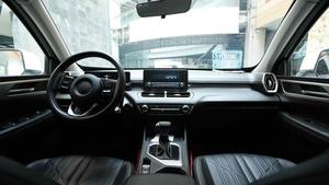 Camioneta Jianggang <span class=keywords><strong>2023</strong></span> 2.0 6AT 4WD SUV Euro VI Asientos de Cuero Blanco/Negro 25,000 Millas Restantes Volante a la Izquierda - Product Image 4