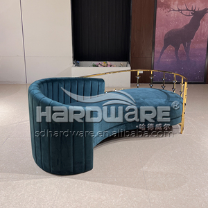 Canapé en velours vert émeraude capitonné de luxe pour hôtel et événements - Product Image 2