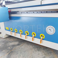 Máquina CNC de 3 Ejes de Alta Precisión PK1325+ para Trabajar la Madera, con un Solo Husillo, Sistema de Control Syntec y Componentes Centrales del Motor