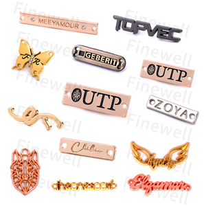 Finewell Custom <span class=keywords><strong>occhiali</strong></span> <span class=keywords><strong>da</strong></span> <span class=keywords><strong>sole</strong></span> 3D metallo Logo dorato diamanti Set argenteo <span class=keywords><strong>occhiali</strong></span> <span class=keywords><strong>da</strong></span> <span class=keywords><strong>vista</strong></span> tempie PC acetato <span class=keywords><strong>occhiali</strong></span> <span class=keywords><strong>con</strong></span> Logo 3D - Product Image 5