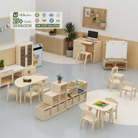 Ensemble table et chaises pour enfants d'âge préscolaire Hikeylove en bois moderne avec un design durable et écologique pour les garderies et les écoles