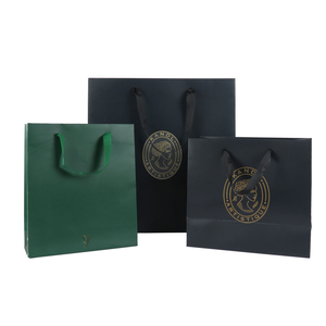 Bolsas de Papel de Lujo Impresas Personalizadas con Estampado Dorado, Asas Planas, Bolsa de Compras de Papel Artístico para Negocios - Product Image 1