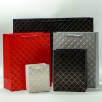 Sacs en papier de cadeau de logo personnalisé d'estampage de feuille d'or recyclé de luxe de qualité supérieure pour la fête d'anniversaire d'emballage alimentaire