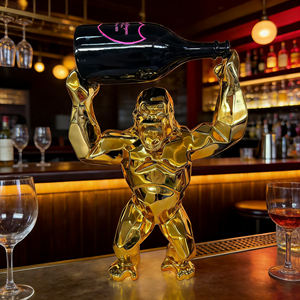 <span class=keywords><strong>Nueva</strong></span> Llegada, Gorilas Galvanizados en Oro Sosteniendo una Botella de Vino, Estatua Geométrica de Gorila <span class=keywords><strong>King</strong></span> <span class=keywords><strong>Kong</strong></span> de 40 cm, Decoración para el Hogar, Artesanía de Resina - Product Image 1