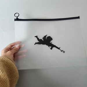 Высокое качество Тянущее кольцо на молнии сумка матовый ПВХ Макияж сумка на молнии с вашим логотипом для косметической упаковки - Product Image 4