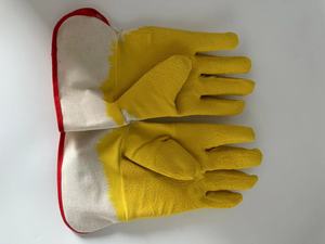 قفازات السلامة لأعمال البناء، مصنوعة من بوليستر الفوم ومطلية بموجة مطاطية باللون الأصفر وتتميز بطانة من القطن الصلب لأداء العمل الشاق - Product Image 2