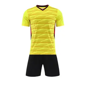 Camiseta de fútbol con estampado de transferencia de calor Equipo Últimos diseños Conjunto de ropa de fútbol juvenil Uniformes de fútbol personalizados