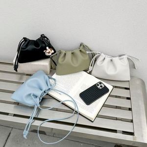Sac à main nuage plissé simple de style coréen 2026 en polyester, petit sac carré exquis à bandoulière pour femme - Product Image 1