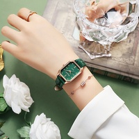 Jam Tangan Wanita Quartz Hijau Kecil Cantik Tren Douyin Kuaishou 2026, Tali Akrilik Ramah Lingkungan, Casing Persegi 10mm, Jarum Penunjuk