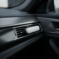 Désodorisant Voiture Luxe Cuir Alliage Zinc Clip Ventilation Évaporation Naturelle Longue Durée Design Élégant Premium