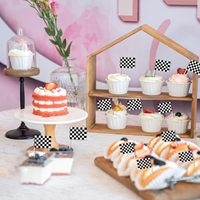 Drapeaux de course à carreaux, pics à cupcakes et décorations de gâteaux pour anniversaires et fêtes sur le thème des voitures de course
