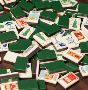 Jeu de tuiles de mahjong américain inspiré de <span class=keywords><strong>New</strong></span> <span class=keywords><strong>York</strong></span>, peintes à la main, vertes, 162 pièces, en acrylique gravé, tuiles de mahjong de luxe Empire State - Product Image 1
