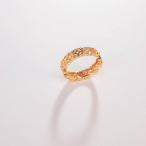 Bague à motif géométrique plaquée or, design sculpté complexe, bague empilable réglable, bijoux de luxe tendance - Product Image 4