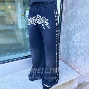 Pantalon de survêtement unisexe rose ample vintage en coton, personnalisé par le fabricant, avec broderie, strass et délavage à l'acide - Product Image 6