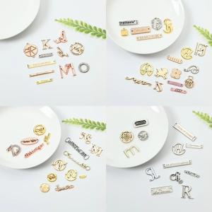 Étiquettes de vêtements personnalisées en or pour maillots de bain, étiquettes de couture de créateur, taille personnalisée, motif de lettres 3D, <span class=keywords><strong>logo</strong></span> métallique lavable sur abaya - Product Image 1