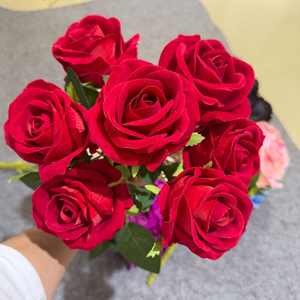 ช่อกุหลาบเทียม7ส้อมหลายสีกันน้ำและทนทานสำหรับตกแต่งงานแต่งงานและห้องนั่งเล่นราคาขายส่งจากโรงงาน - Product Image 1