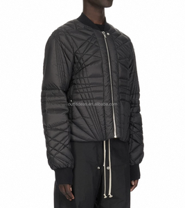 Giacca <span class=keywords><strong>Bomber</strong></span> Leggera FW24 Nera con Logo di Lusso Unisex, Giacca Imbottita da Uomo, Giacca da Camionista, Giacca da Volo Megapenta - Product Image 2