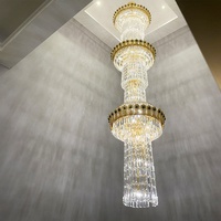 Lustre créatif à trois niveaux en cristal avec télécommande et bande LED pour escalier, hôtel et musée – Éclairage de luxe