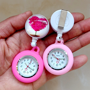 <span class=keywords><strong>Orologio</strong></span> da Tasca Retrattile Creativo con Clip per Infermieri e Medici, Design con Cuore, <span class=keywords><strong>Vita</strong></span>, Alberi, Colorato, Regalo per Ospedale - Product Image 2