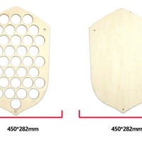 Présentoir mural vertical personnalisé pour vêtements, tee-shirts, articles de mode, et supports de rangement pour balles de golf, avec boîtes et étagères de présentation faciles à assembler.
