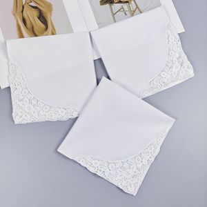 Pañuelo de algodón blanco con borde de encaje para boda y Navidad, de algodón peinado - Product Image 1