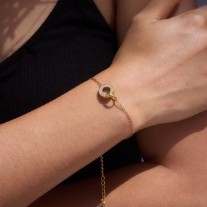 Conjunto de Joyería de Acero Inoxidable Chapado en Oro de 18K para Mujer |   Collar y Pulsera con Números Romanos y Circonitas para Compromiso y Aniversario - Product Image 5