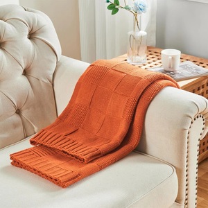 Coperta Decorativa Morbida in <span class=keywords><strong>Cashmere</strong></span> Arancione Lavorata a Maglia a Quadri per Tutte le Stagioni - Product Image 3