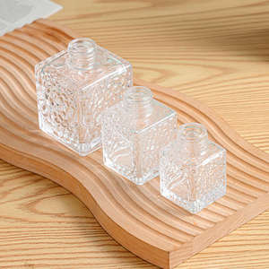 Botella Difusora de Aceite Aromático de Vidrio Cuadrada en Relieve de Alta Calidad, Transparente y Única, de 50 ml, 100 ml, 200 ml, con <span class=keywords><strong>Tapa</strong></span> de Rosca - Product Image 4