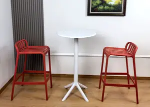 كرسي بار بلاستيكي يُمكن تكديسة الطاولة من الأسود للفنادق عالي الارتفاع ومخصص حسب الطلب من البلاستيك المقوى لأرضية المطبخ في الهواء الطلق