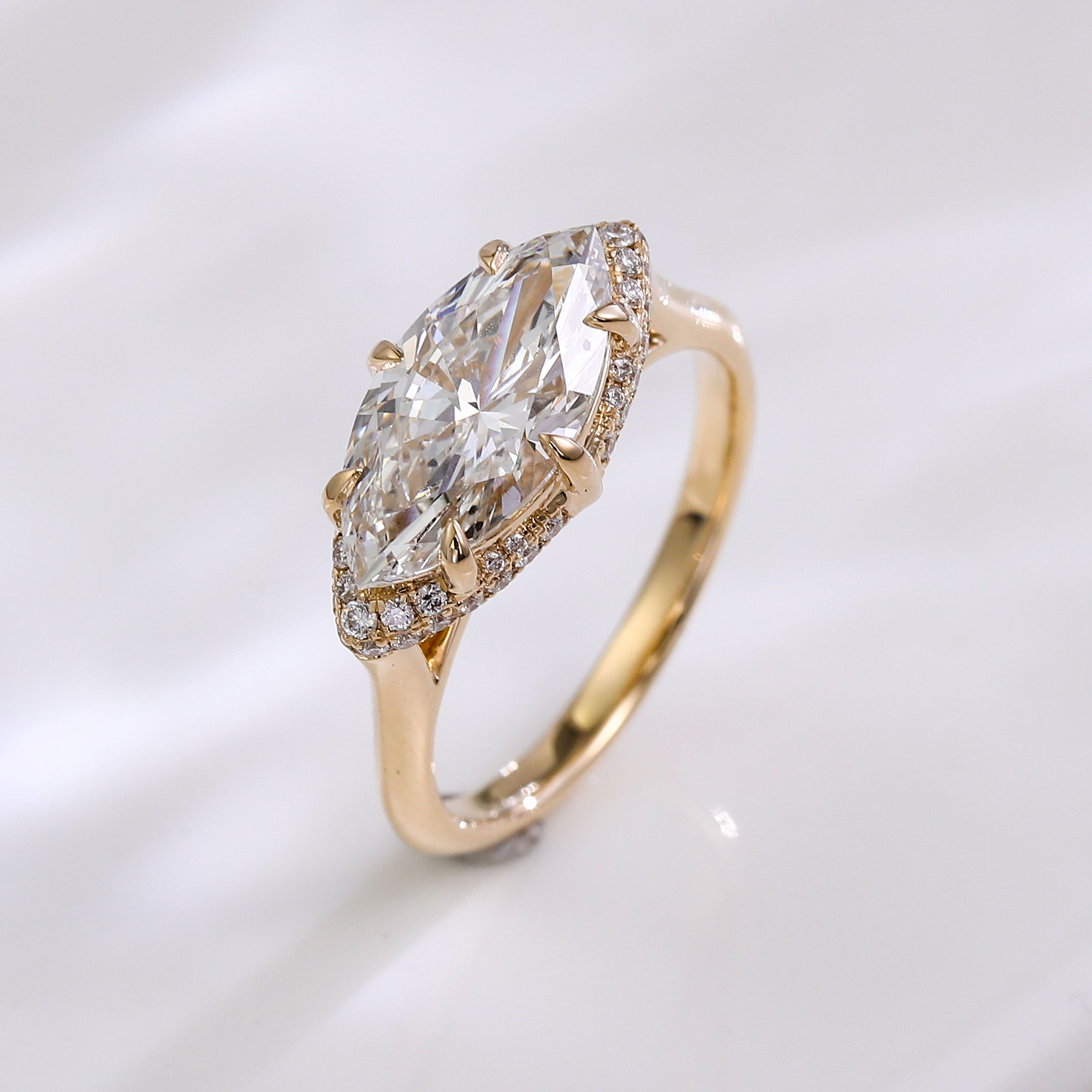 แหวนเงินแท้ 925 ชุบทอง ประดับเพชรแล็บ