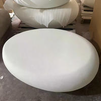 Table basse ovale irrégulière moderne minimaliste beige en fibre de verre personnalisable pour l'intérieur et l'extérieur