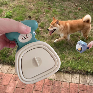 Ramasse-crottes pliable en silicone écologique avec support de sacs à déjections intégré, utilisation mains libres en extérieur, nettoyage facile, hygiénique pour chien - Product Image 1