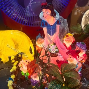 Ensemble de figurines lumineuses en fibre de verre Blanche-Neige et les Sept Nains pour la décoration des fêtes, multicolores, IP65, utilisation en extérieur - Product Image 6