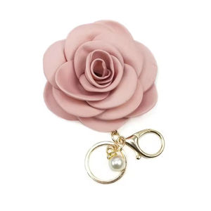 Porte-clés rose camélia magnifique et exquis, porte-clés en tissu rose perle artificielle, pendentif bijoux à la mode pour femmes - Product Image 1