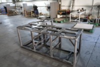Service de soudage de cadres métalliques professionnels sur mesure pour structures en acier et supports personnalisés
