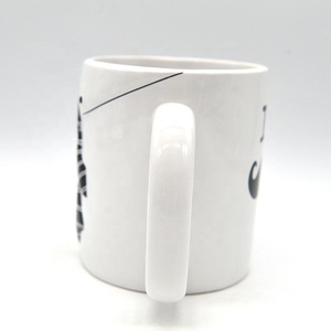 Taza <span class=keywords><strong>de</strong></span> café <span class=keywords><strong>de</strong></span> cerámica creativa minimalista 'I Love Dad' <span class=keywords><strong>para</strong></span> la fiesta <span class=keywords><strong>del</strong></span> <span class=keywords><strong>Día</strong></span> <span class=keywords><strong>del</strong></span> <span class=keywords><strong>Padre</strong></span> Taza <span class=keywords><strong>de</strong></span> almacén con empuñadura con diseño en blanco - Product Image 3