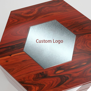 Caja de Joyería Hexagonal de Madera MDF Hecha a Mano con Forro de Terciopelo para Anillos y Collares - Product Image 5