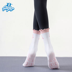Calidad al por mayor <span class=keywords><strong>Gripper</strong></span> <span class=keywords><strong>Slipper</strong></span> Calcetines Precio de fábrica NO MOQ Jacquard <span class=keywords><strong>Grip</strong></span> Calcetines Ruffle Cuff White Pilates <span class=keywords><strong>Grip</strong></span> Calcetines personalizados - Product Image 2