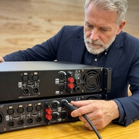 Amplificateur audio F-2500 500W 8 Ohm, configuration flexible avec sortie stable pour le divertissement à domicile et la scène