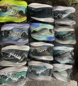 Stock d'usine de chaussures de sport pour hommes et femmes, chaussures de course, chaussures décontractées à semelles souples, styles variés, liquidation en gros - Product Image 5