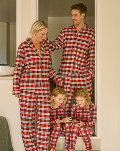 The Cabin Crasher Kit Ropa personal para el hogar Estilo navideño Pijamas para parejas amigables con la piel, cómodos y suaves - Product Image 1