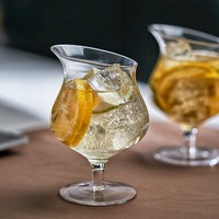 Verre à cocktail en verre soufflé à la main, style Instagram, à base large et ouverture inclinée, pour brandy, esthétique, 250 ml