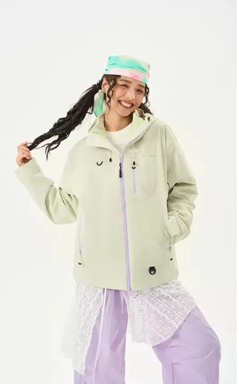 Unisex, color mostaza nieve, tres en uno, con forro desmontable.
