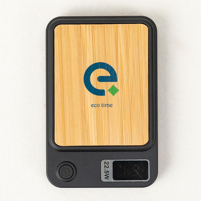 Magnetic Wireless Power Bank Bamboo Portable Charger with Digital Display Custom Logo Eco Friendly Bamboo Premium Built-in Cable