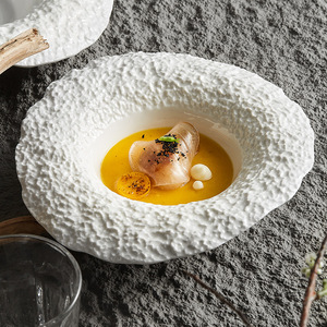 Piatto da Zuppa Moderno in Porcellana Bianca Irregolare, Ecologico, Concavo e Profondo, per Gastronomia Fine e Gastronomia Molecolare, Monouso - Product Image 2